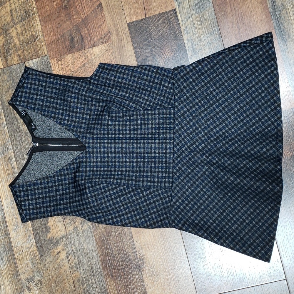 Noir Blue and Gray Plaid V-neck Sleeveless Peplum Top, Size Small